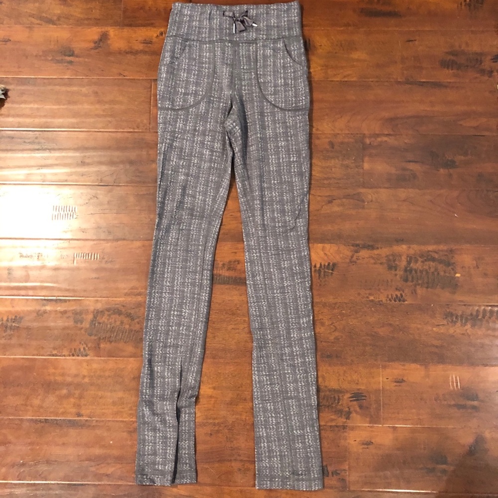 Lululemon grey and white lounge leggings